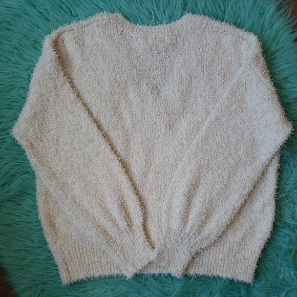 NWT Universal Thread Women's Long Sleeve Cream Sweater - Picture 3 of 5